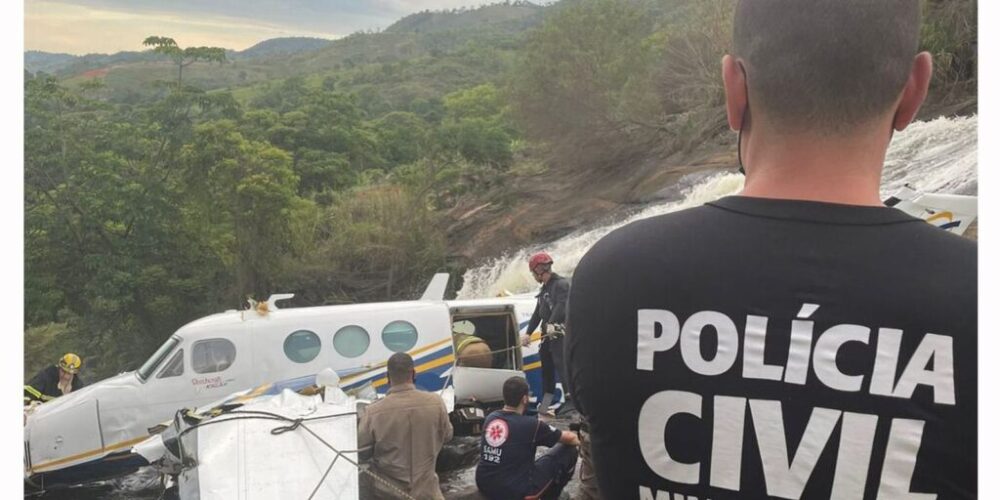 Marília Mendonça e mais quatro pessoas morrem em queda de avião