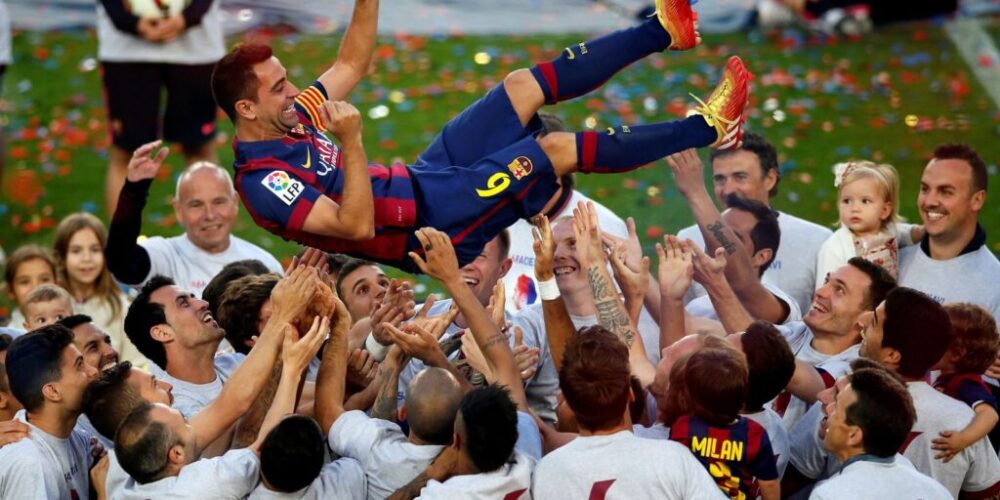 Barcelona anuncia acerto com o técnico Xavi Hernández