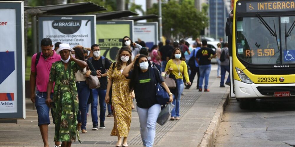 Covid-19: país tem 21,8 milhões de casos e 609,4 mil mortes