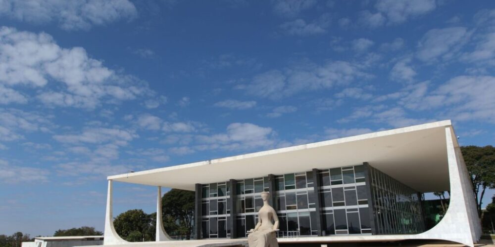 Ministro do STF manda soltar deputado Daniel Silveira