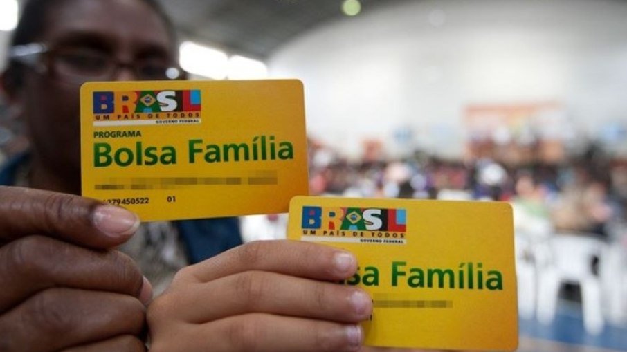Beneficiários do Auxílio Brasil madrugam em filas para atualizar o CadÚnico
