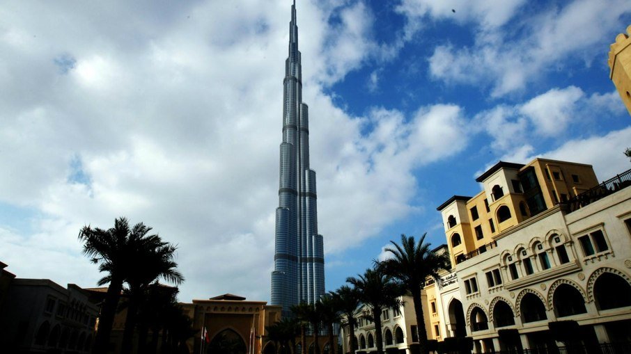 O que tem dentro do Burj Khalifa, o maior arranha-céu do mundo?