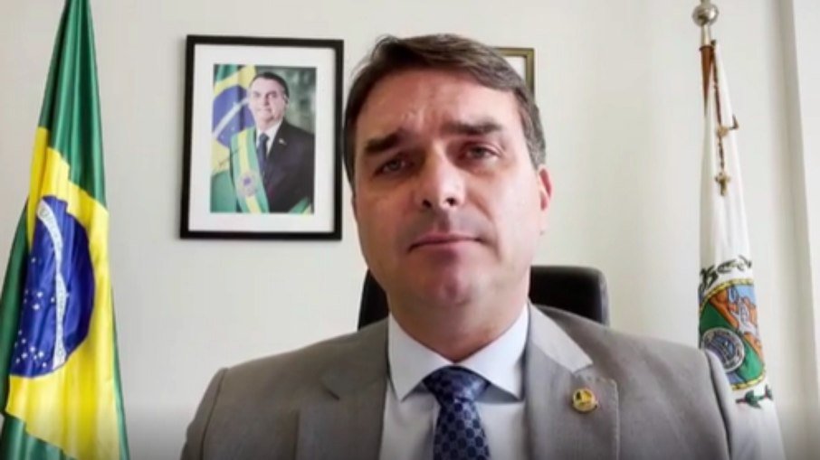 Flávio Bolsonaro articula por eleição de advogado para desembargador no TJ-RJ