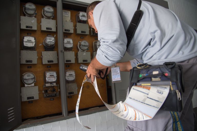 Adiada votação de parecer sobre mudanças no setor elétrico