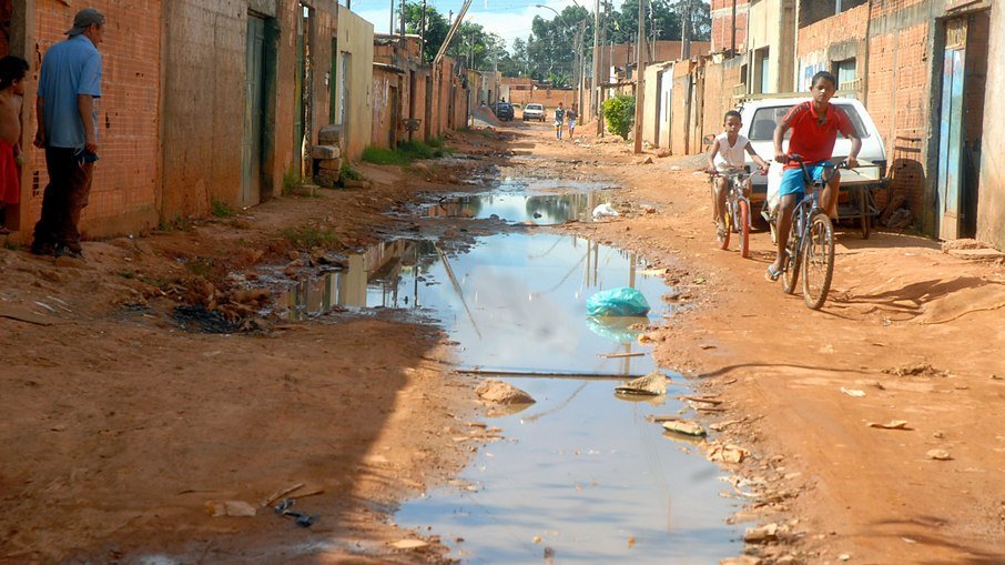 11 mil pessoas são mortas ao ano pela falta de saneamento básico, diz IBGE