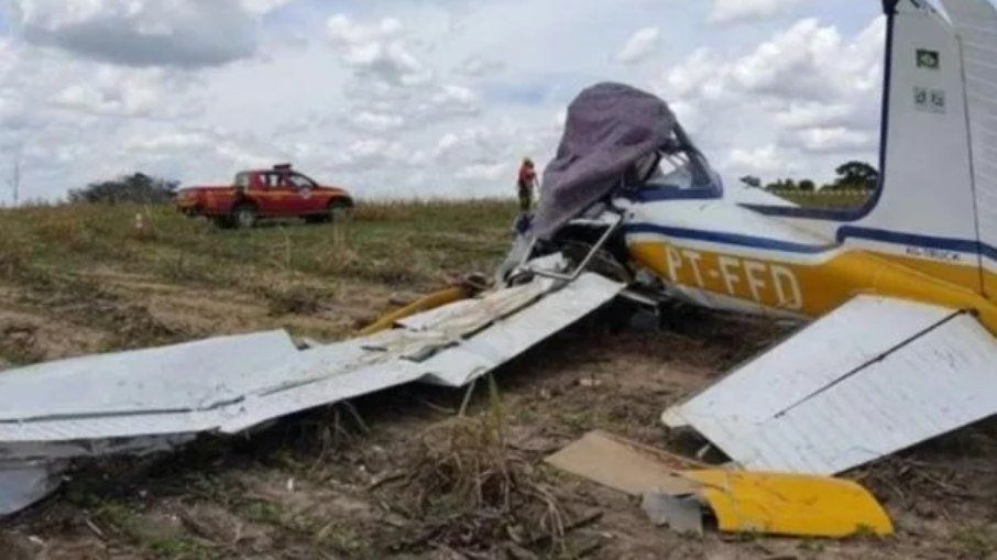 Avião cai e piloto morre no interior de Minas Gerais