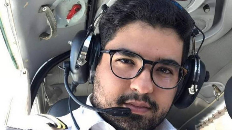 Mãe confirma presença de piloto em avião que caiu no RJ: 'Tudo que tenho'