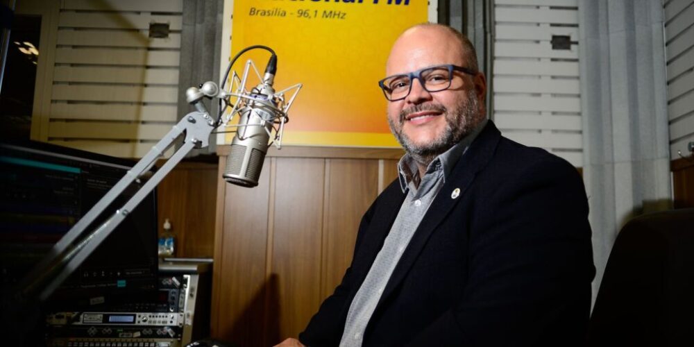 Rádio Nacional estreia programação em rede com perfil musical moderno